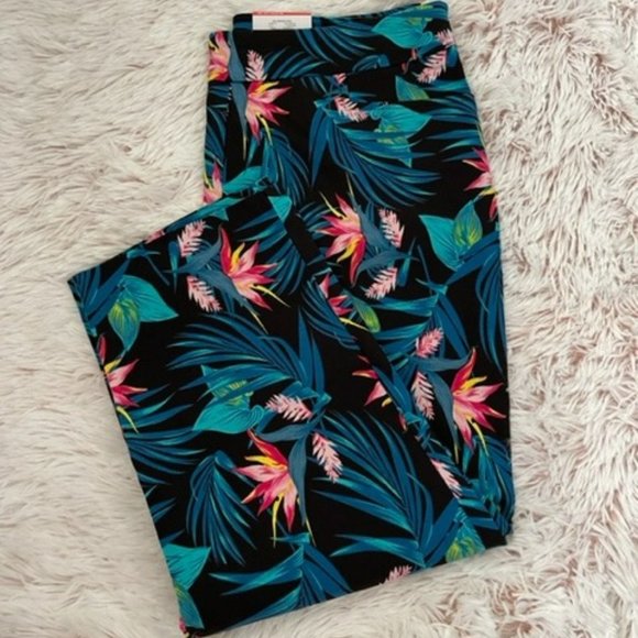 Time and Tru Pants - NWT - Capri - Size Small (4-6)